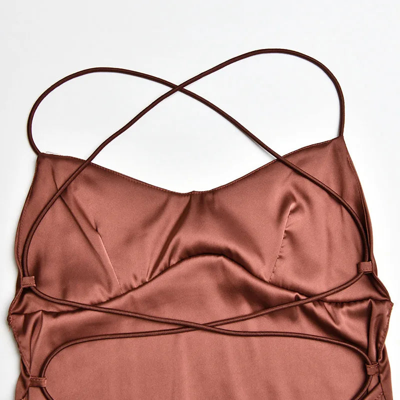 Valentina | Vestido satinado con espalda descubierta