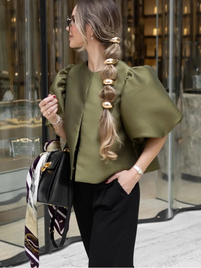 Carmen | Blusa satinada con mangas abullonadas