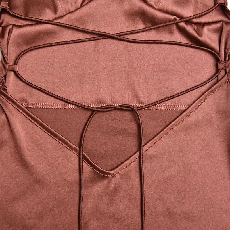 Valentina | Vestido satinado con espalda descubierta