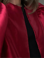 Carmen | Blusa satinada con mangas abullonadas