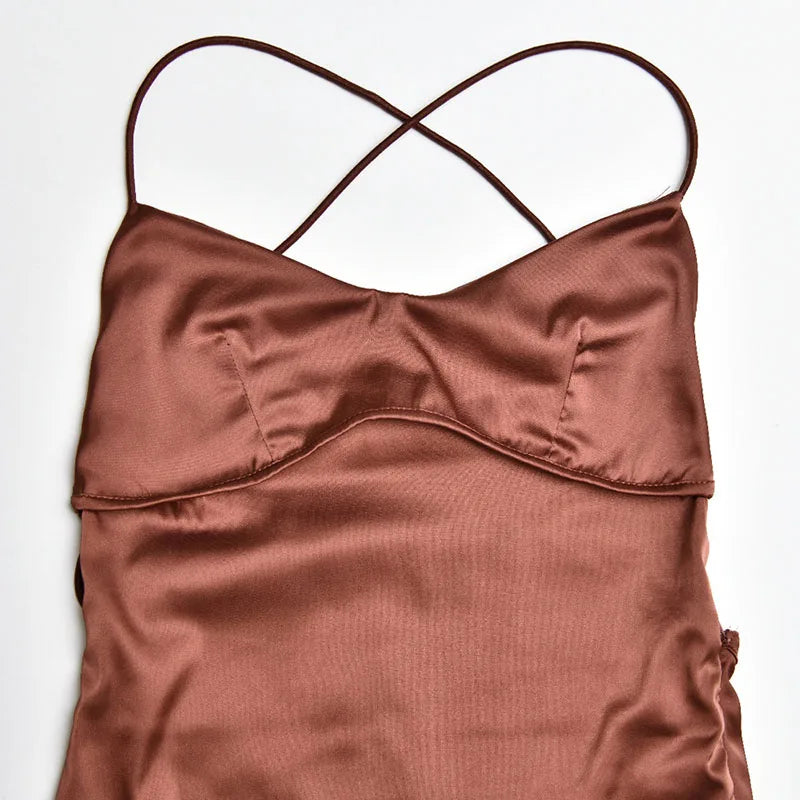 Valentina | Vestido satinado con espalda descubierta